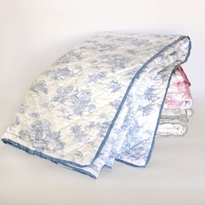 storyland toile quilts